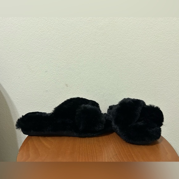NEW Steve Madden Women's Faux Fur Criss Cross Slippers Black Size 7-8 Slip On - Picture 5 of 8